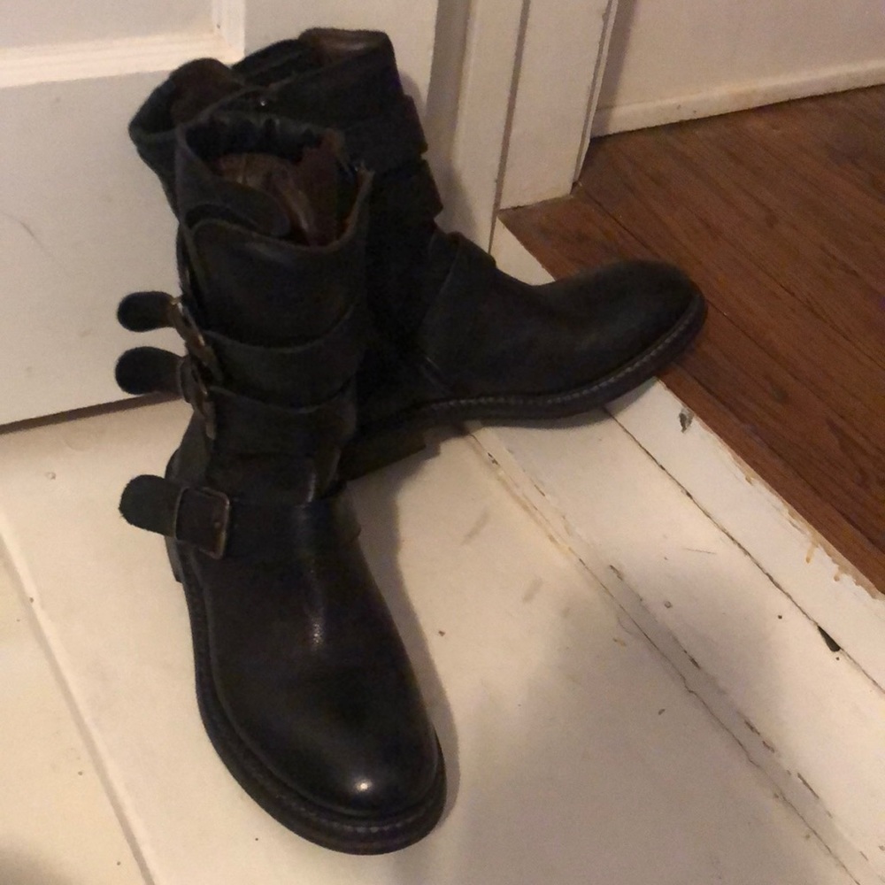 Fru.it Boots in excellent condition